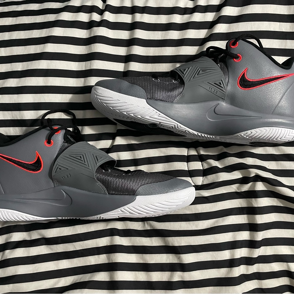 New nike size 13 Kyrie Irving Flytrap 3 cool gray 2019 - Picture 2 of 2